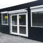 Módulo Comercial 29,4 m² (6x4,9m) – Loja Pré-fabricada Isolada com Estores e Aquecimento